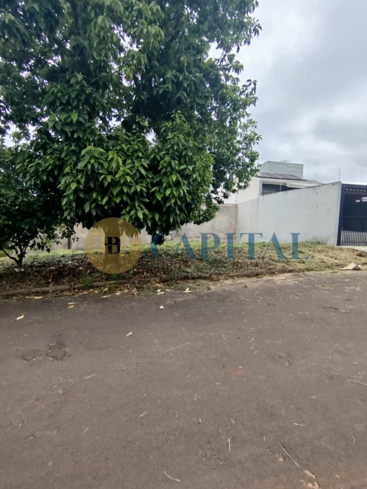 Vende-se terreno localizado no “JARDIM DOS PASSÁROS”.