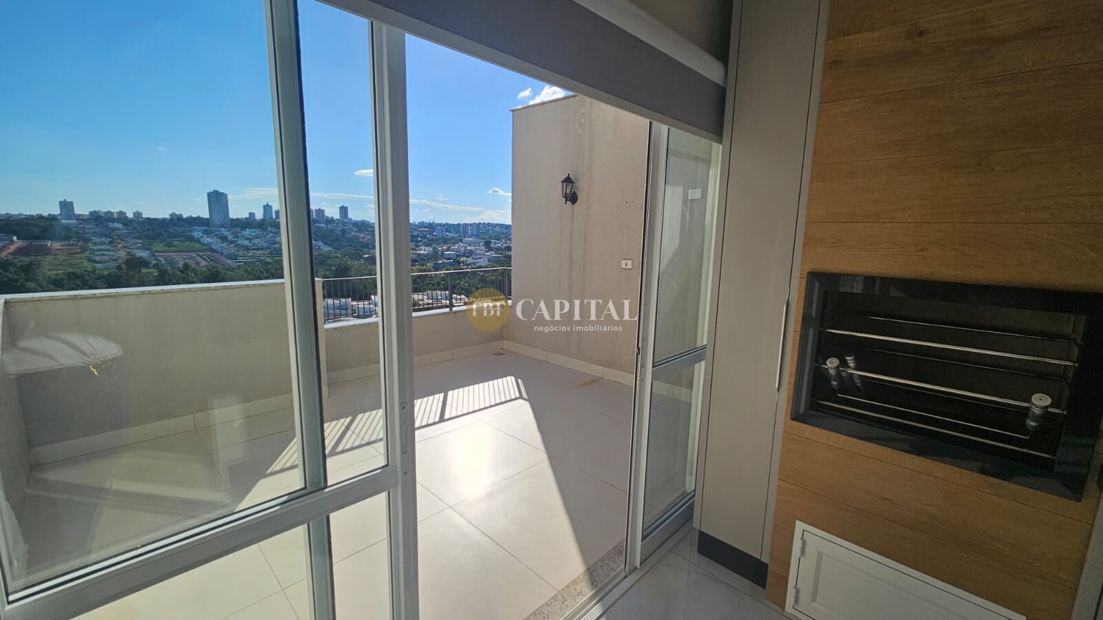 Vende-se Apartamento na Cobertura localizado “VIA VENETO”