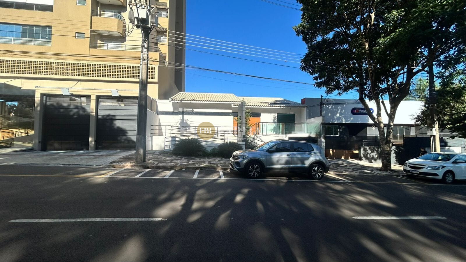 Aluga-se Casa (Residencial e Comercial)