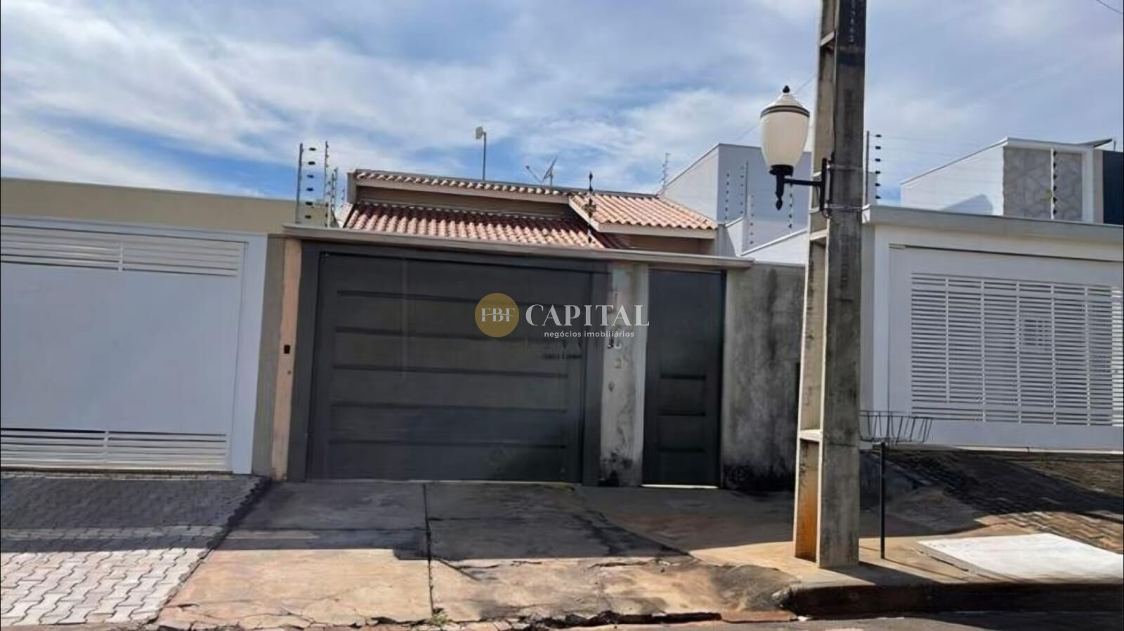 Vende-se residência localizada no “JARDIM PACIFICO”