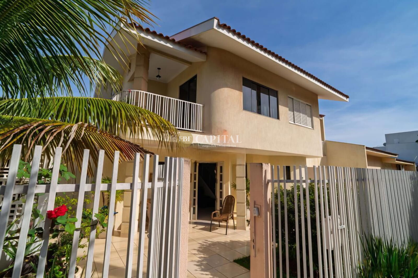 Vende-se sobrado localizado no “JARDIM LISBOA”