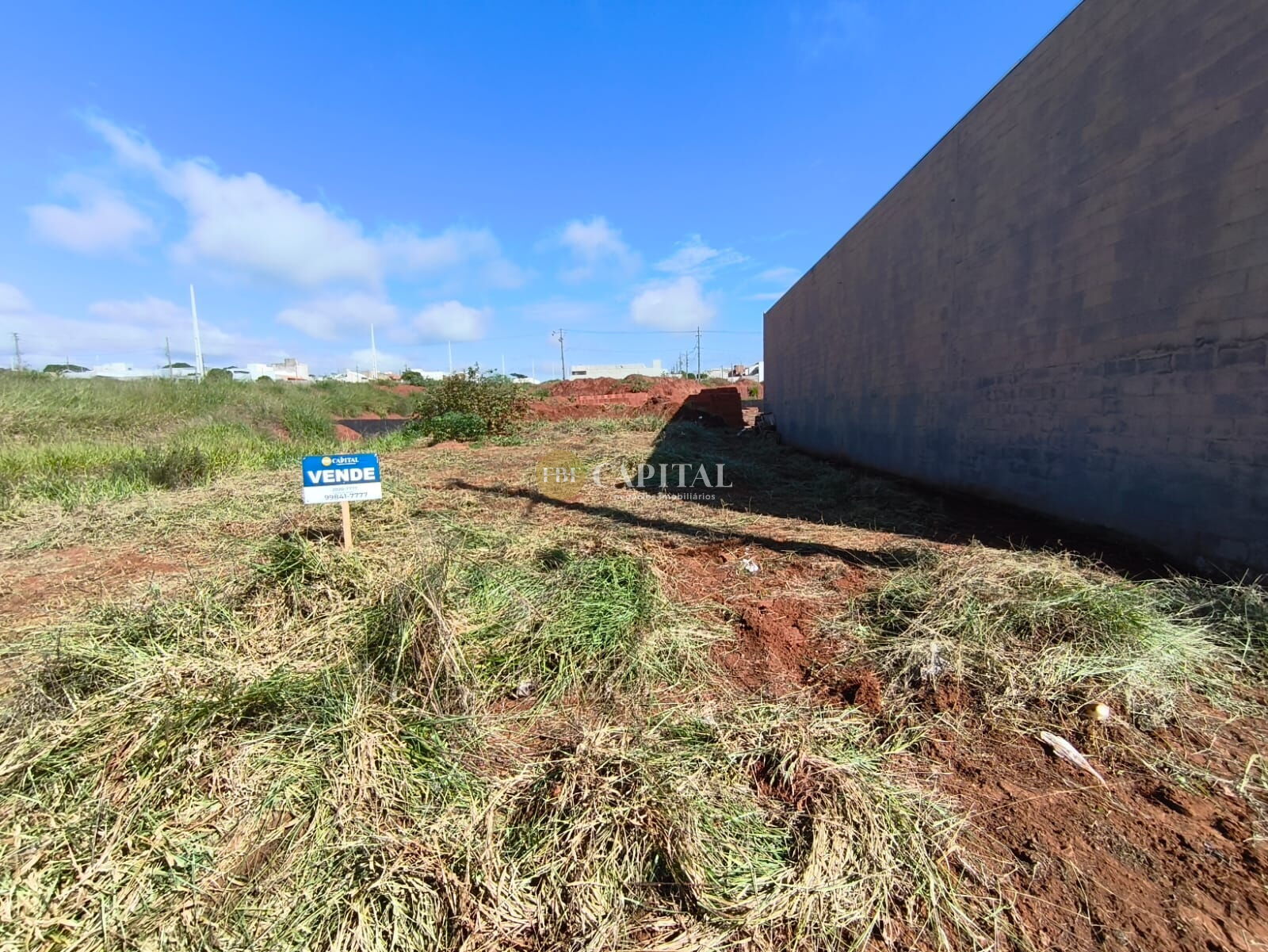 Vende-se terreno localizado no “JARDIM AEROPORTO III”