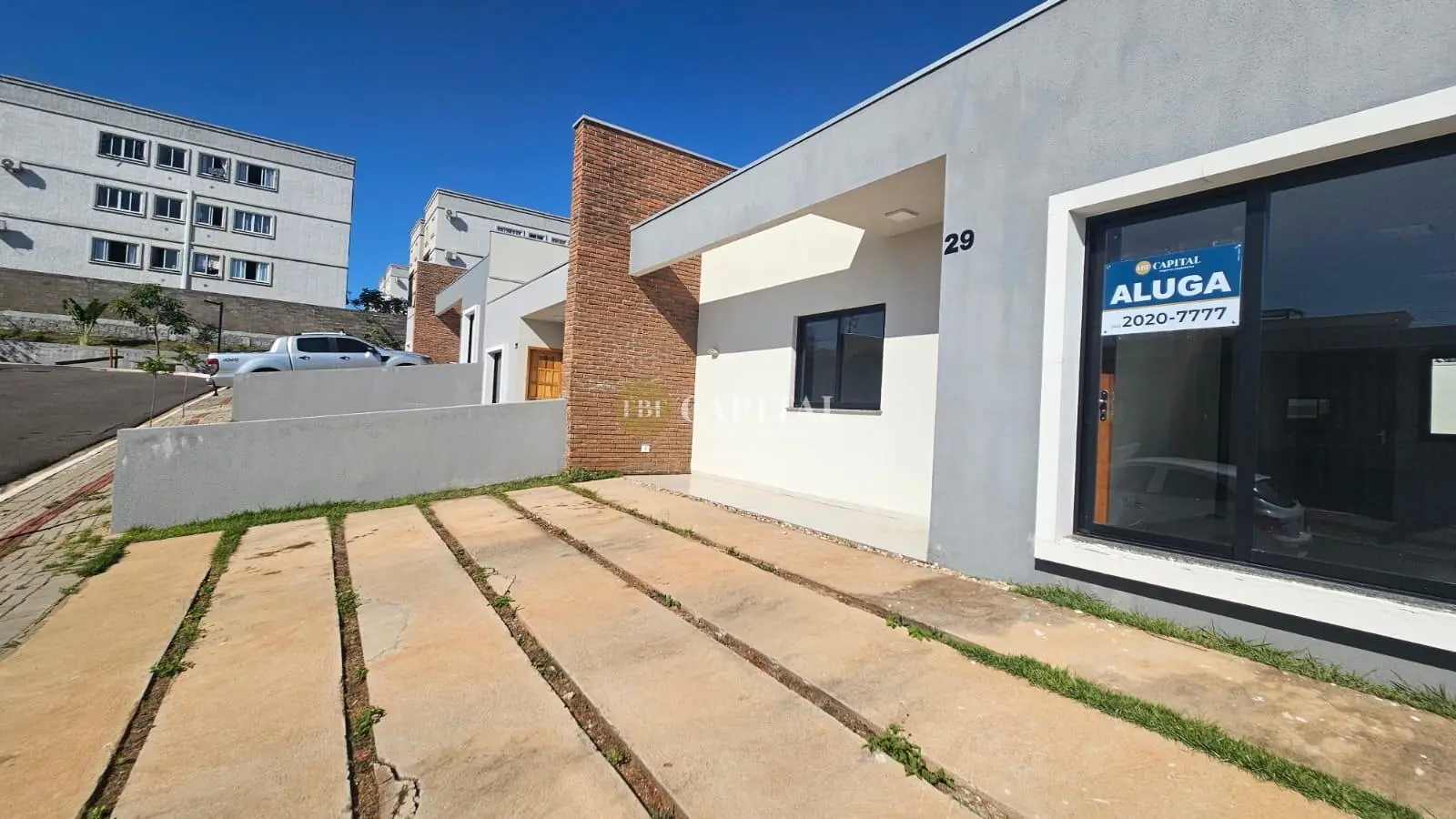 Vende-se Residência localizada no “VILLA ARBORETO”