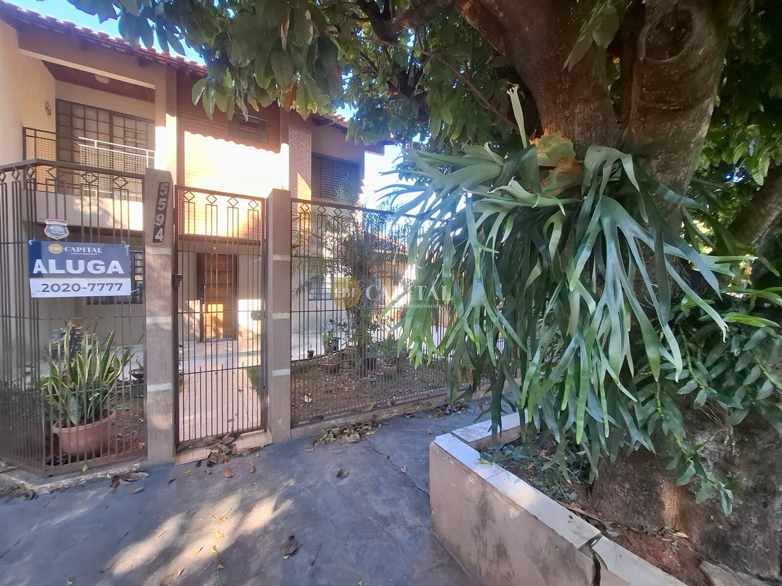 Aluga-se Sobrado Localizado no “ZONA ARMAZÉM”.