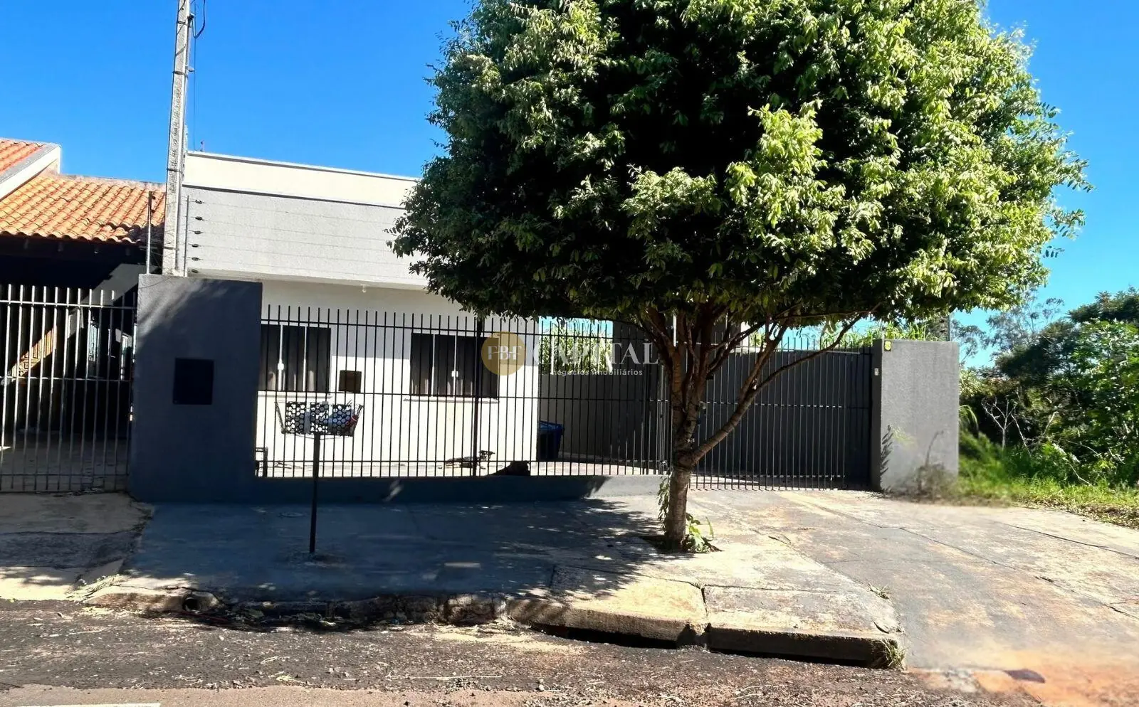 Vende-se residência localizada no “JARDIM DAS GARÇAS III”
