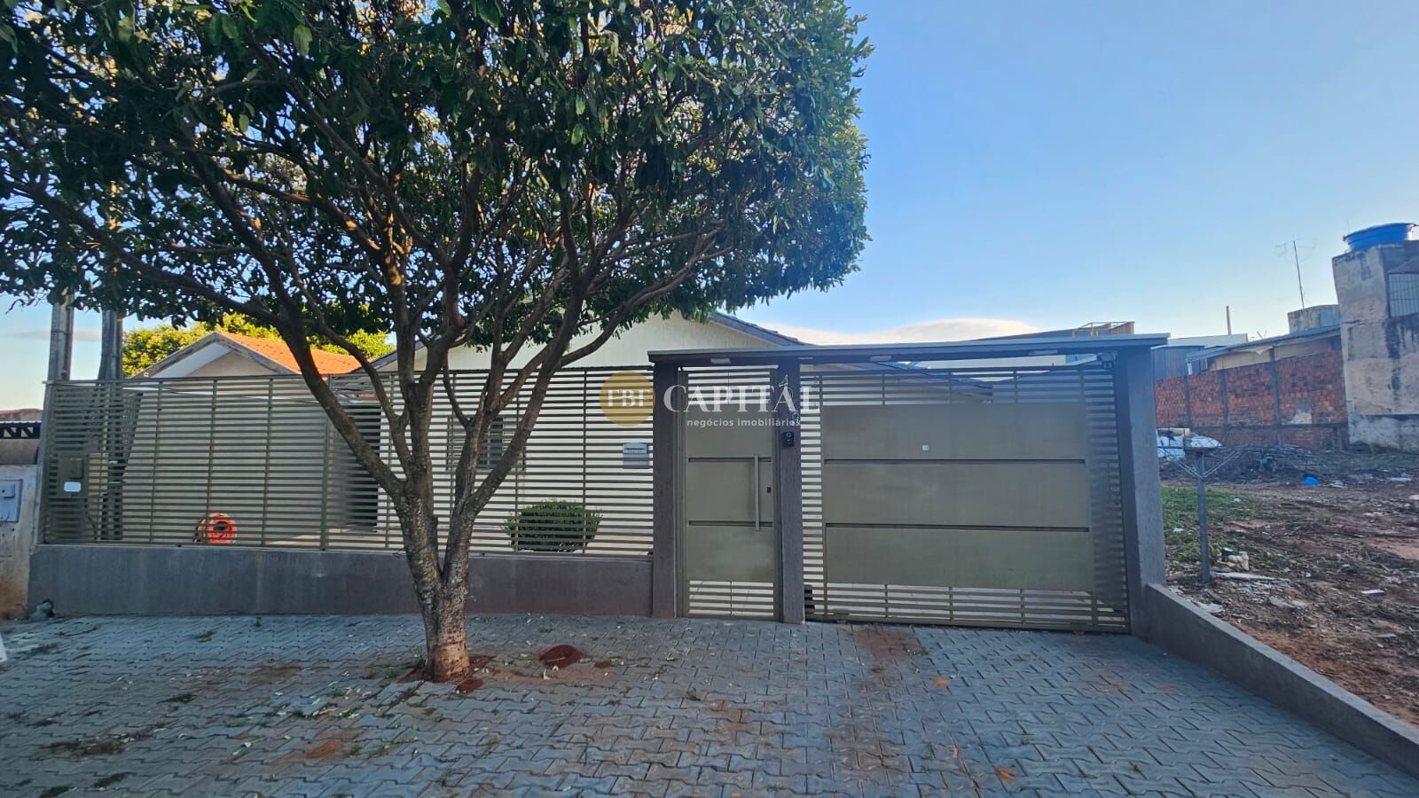 Vende-se Residência localizada no “PARQUE DAS JABUTICABEIRAS”