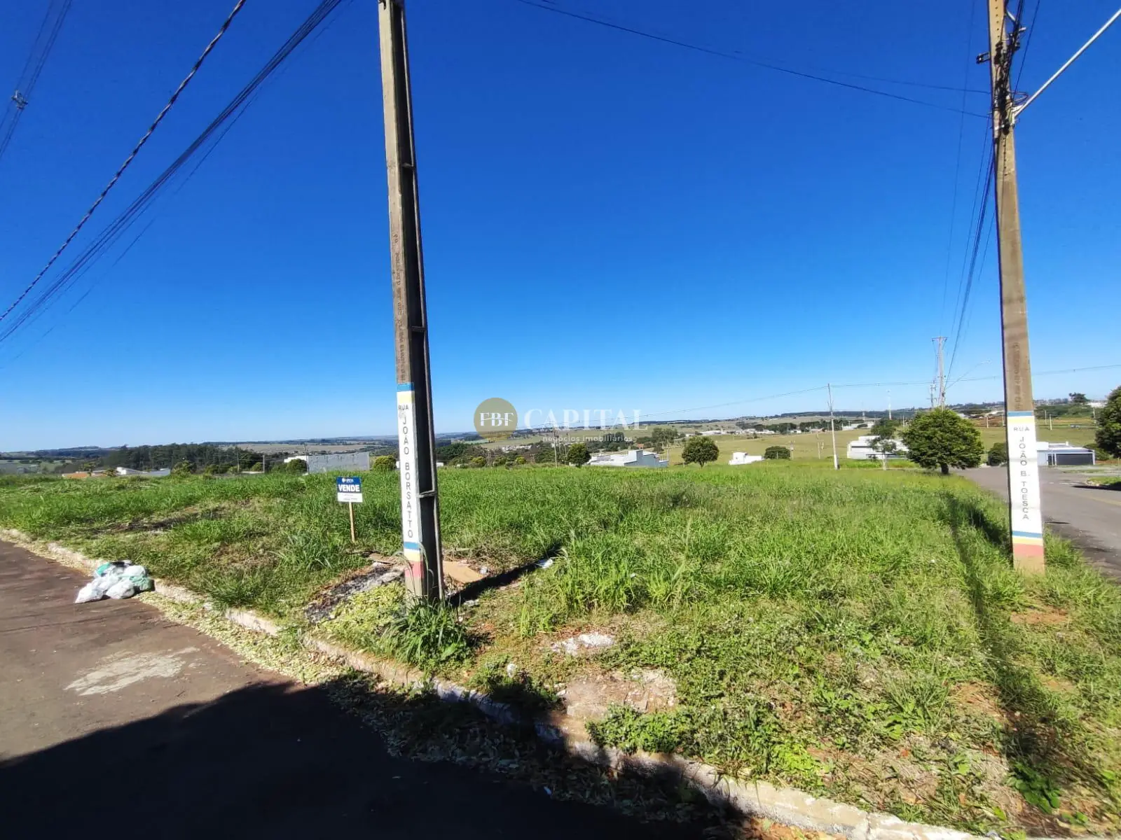 Vende-se terreno localizado no “PARQUE RESIDENCIAL METROPOLITANO”
