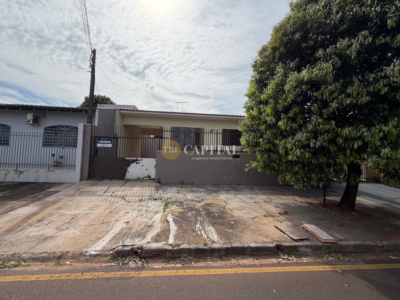 Aluga-se Residência localizada no “JARDIM CANADÁ”